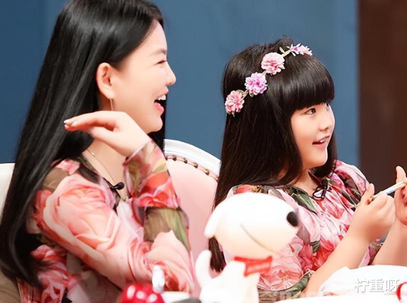 李湘晒出女儿王诗龄近照，减肥成功显气质，被赞果然女大十八变