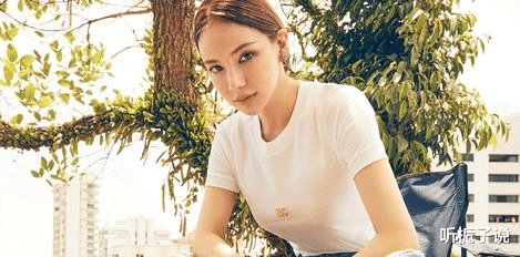 何猷君|恭喜！何猷君前女友即将二婚，男方穿唐装送金银珠宝、山珍海味