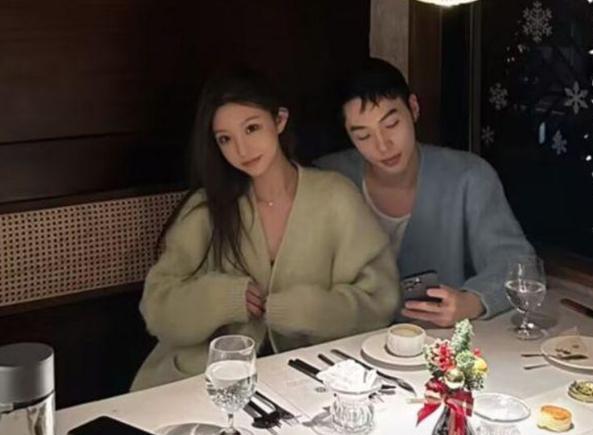 |王思聪长白山滑雪，美女围绕，身材发福成亮点