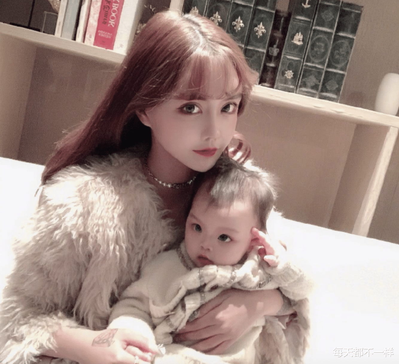 董宇辉|网红为了火干过的离谱事：痞幼把小姑当亲妈，殷世航租个人当亲爹