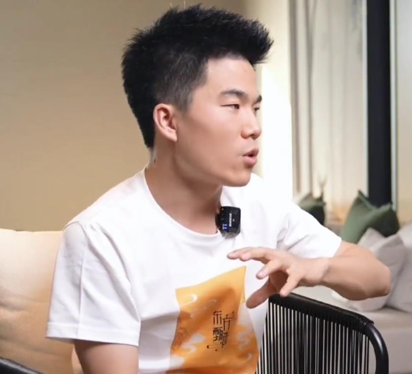 玉米|辛巴开撕董宇辉,内涵东方甄选卖玉米丧良心,董宇辉回应引热议