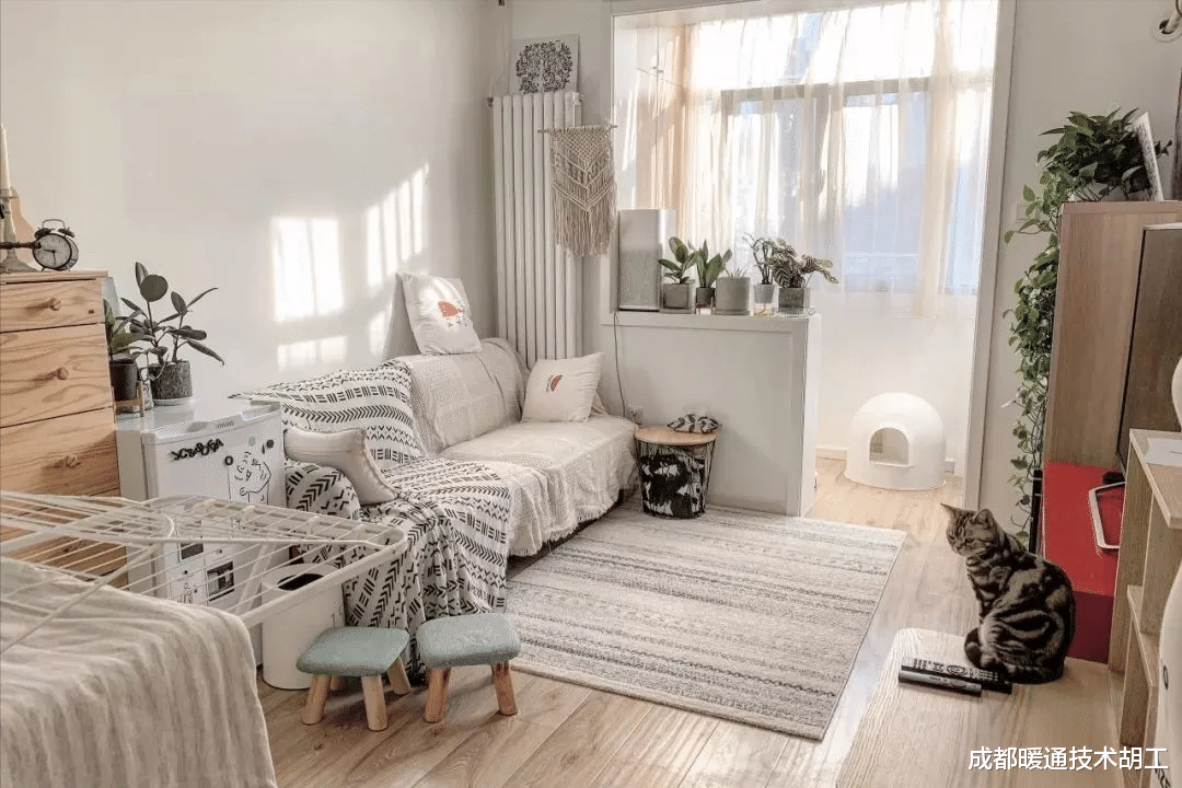 暖气片摸起来很烫，为什么室内温度达不到要求呢？