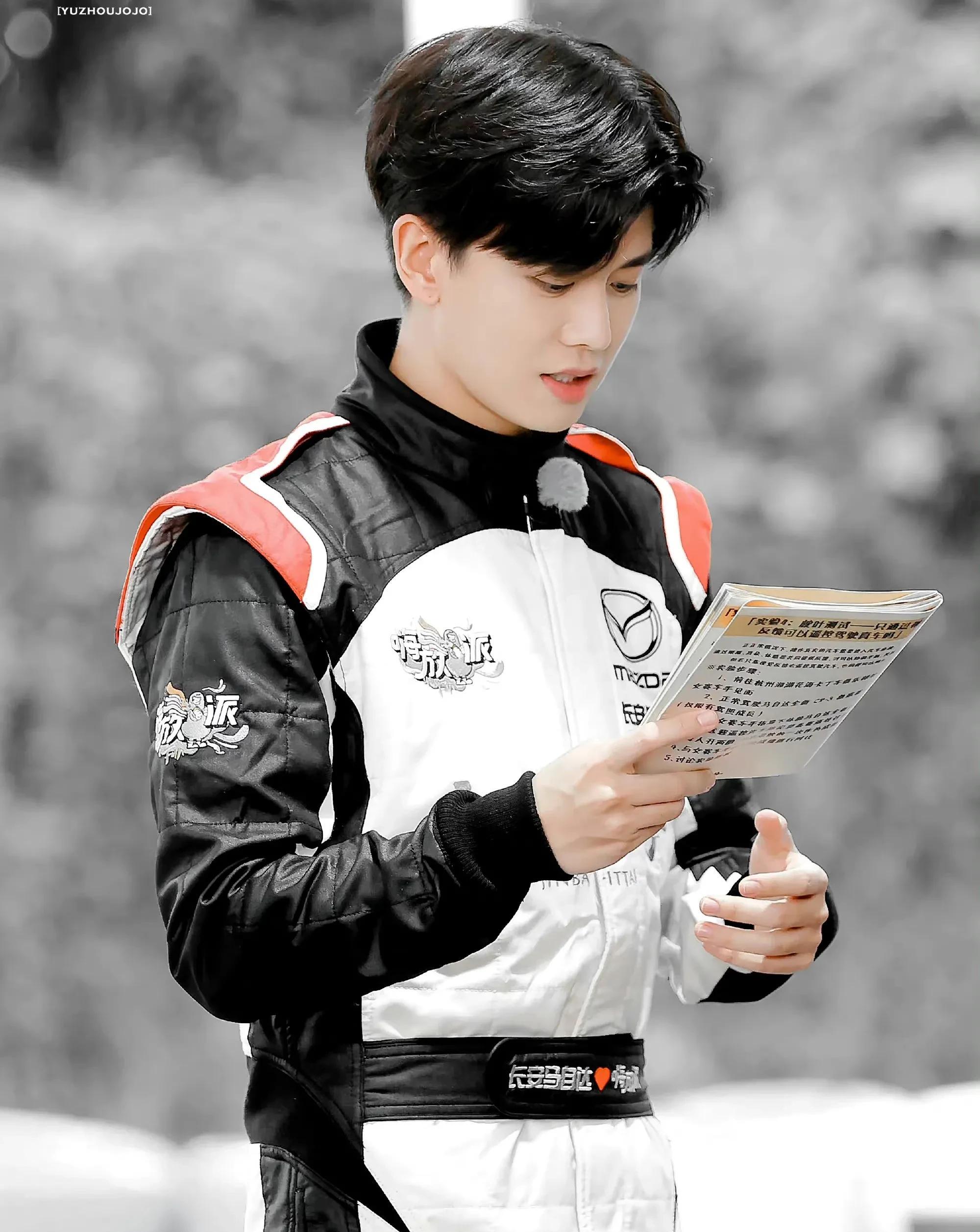 王一|男明星赛车服造型：肖战罗云熙让人惊艳，看到王一博不愧是你