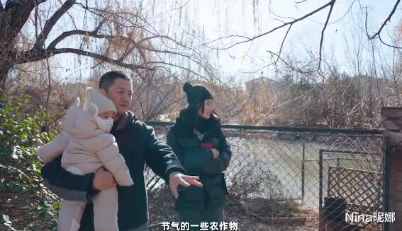 李亚鹏|李亚鹏农村生活照,妻子穿羽绒服头发油腻成家庭主妇,五官精致却没旺夫相