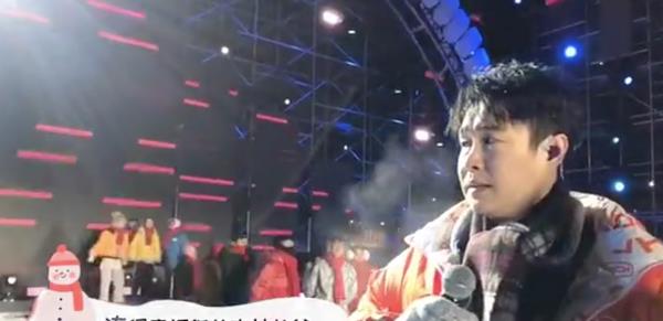 小沈阳|小沈阳15岁女儿显成熟，豪宅厕所跳热舞，手上一条小皮带近4千