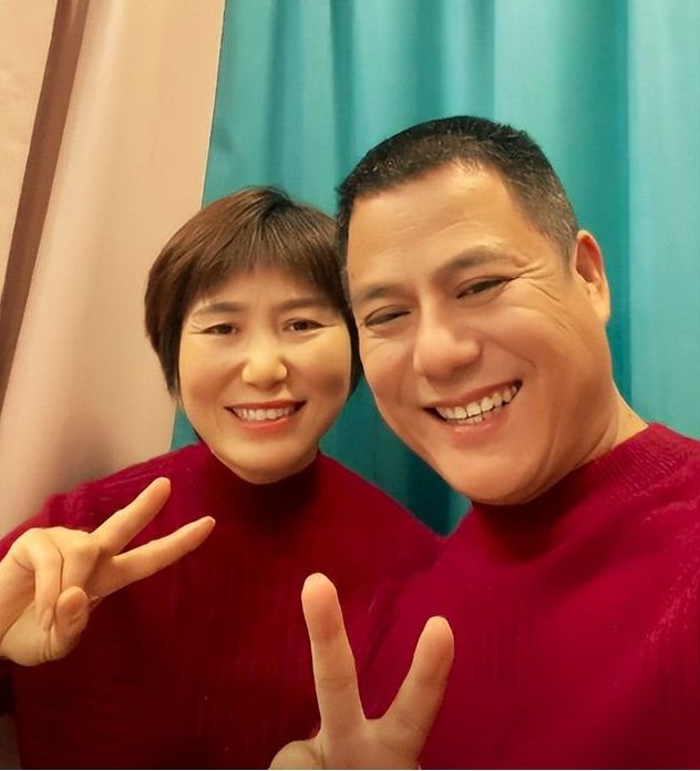 周培源|小杨哥爸爸行为引热议，自拍不雅视频错发业主群，网友直呼不敢看