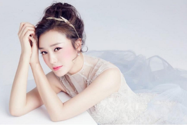 秦岚|14年前,被黄晓明抛弃的秦岚,14年后,她的报复手段真解恨