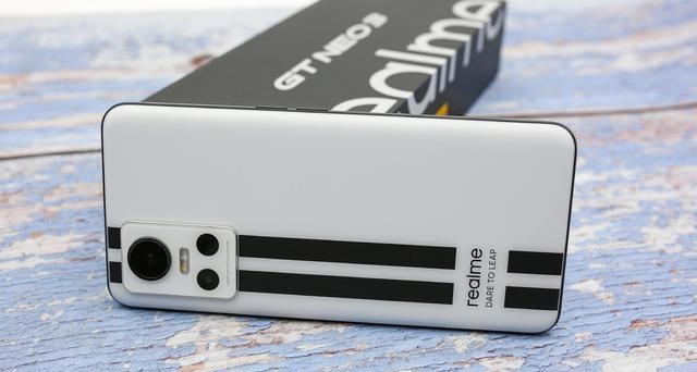 realme|realme再次“大出血”，150W+双芯加持，256G降至2499元