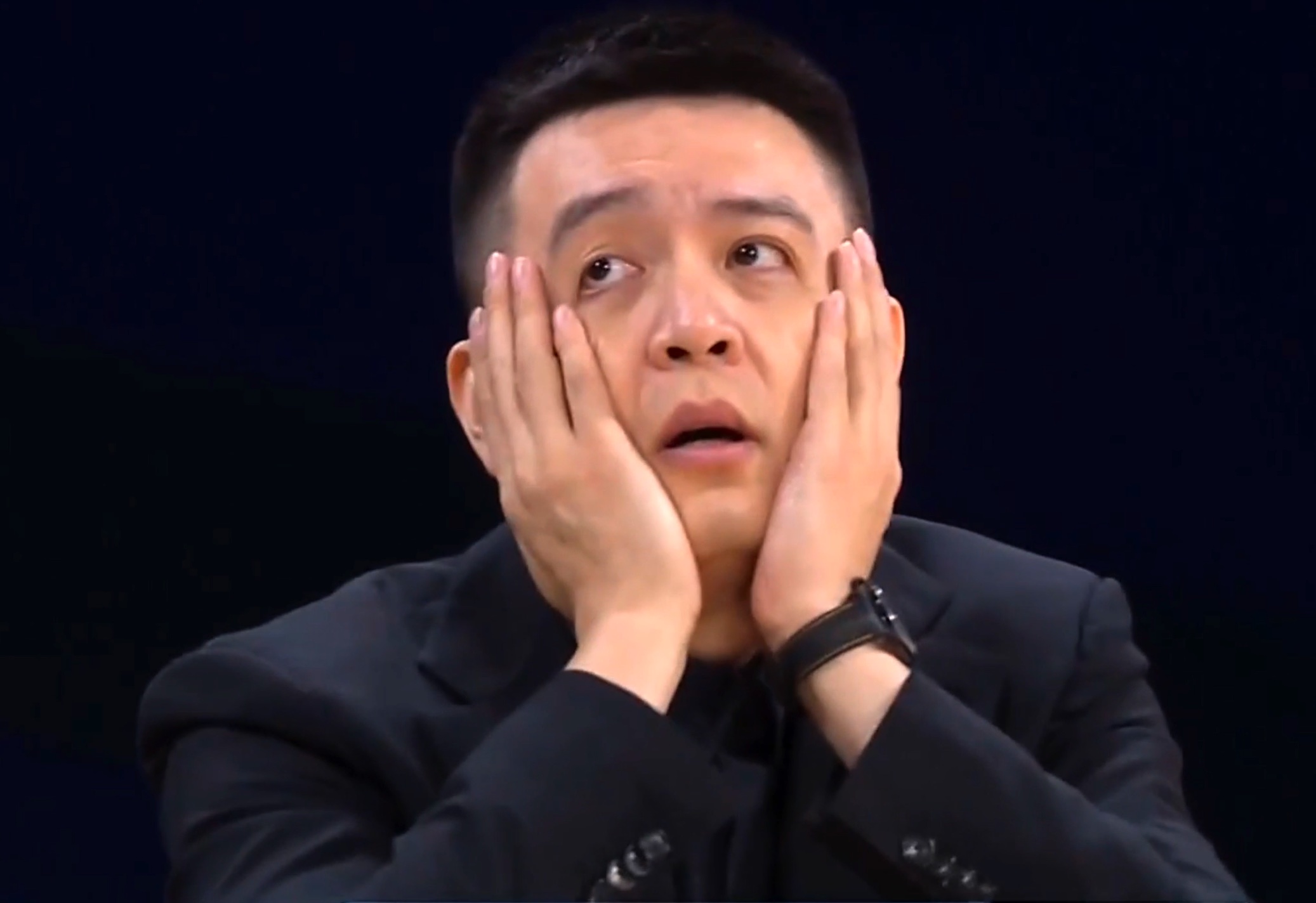 广东男篮|辽粤大战G2结束12小时，京媒记者配图别有用心，球迷骂声一片