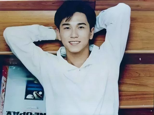 温兆伦|58岁港圈不老男神争议大！三度结婚娶小20岁内地娇妻