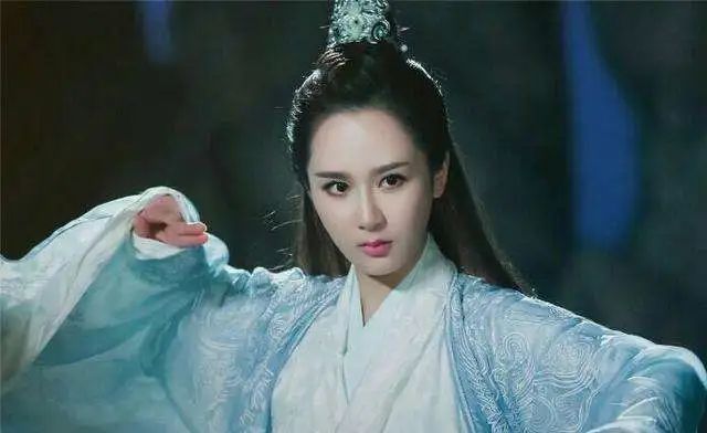 杨紫|全网疯嘲!国民闺女长成了馒头脸?