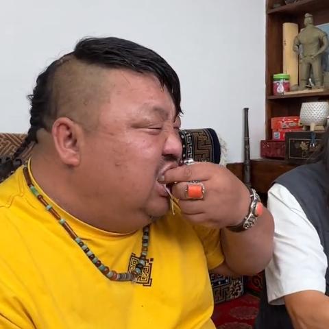 牛肉 恩克减肥宣告失败,牛肉专挑肥的吃,网友:脸怎么越吃越黑?