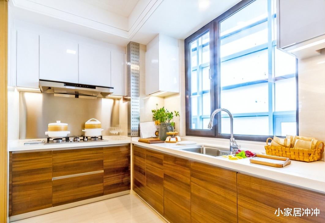 使用油烟机要不要关上门窗?难过厨房烟雾缭绕