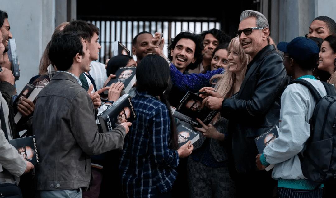 侏罗纪世界统治|《侏罗纪世界3》：久违的美式大片，视觉狂欢下bug明显