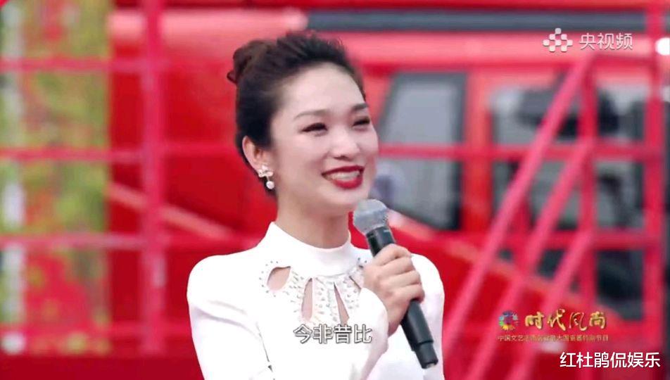 任鲁豫|大国重器专场演出,任鲁豫蓝羽张泽群张蕾4位主持,有人状态不佳