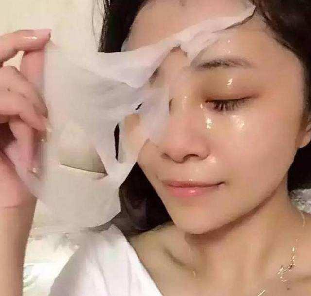 面膜 为何美容院用的“面膜”市面不常见？员工道出“实情”，原来如此