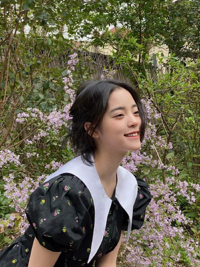 欧阳娜娜|欧阳娜娜穿上小花裙颜值爆表