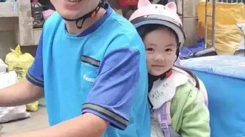 3年前安徽小伙带6个月女儿送外卖：爆红后登上央视，如今怎样？