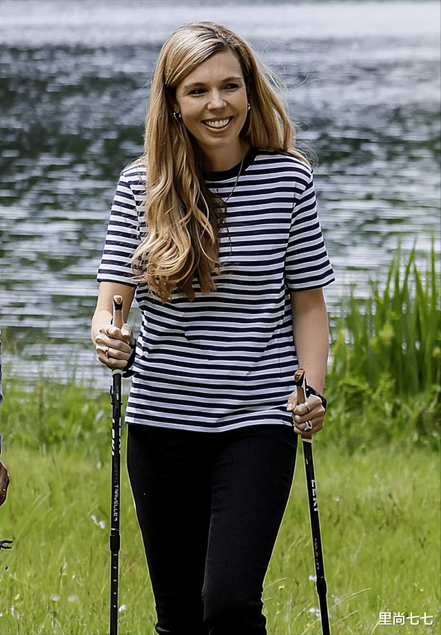 G7峰会第一夫人大同框！英国夫人清新，布丽吉特踩内增高好用力