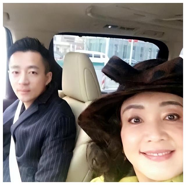 张兰|“奇女子”张兰横刀立马，孤军上阵，大S注定要被撕得稀碎