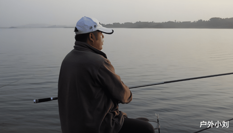 空军|用玉米钓鲤鱼和草鱼，垂钓方法有区别，用对了不空军
