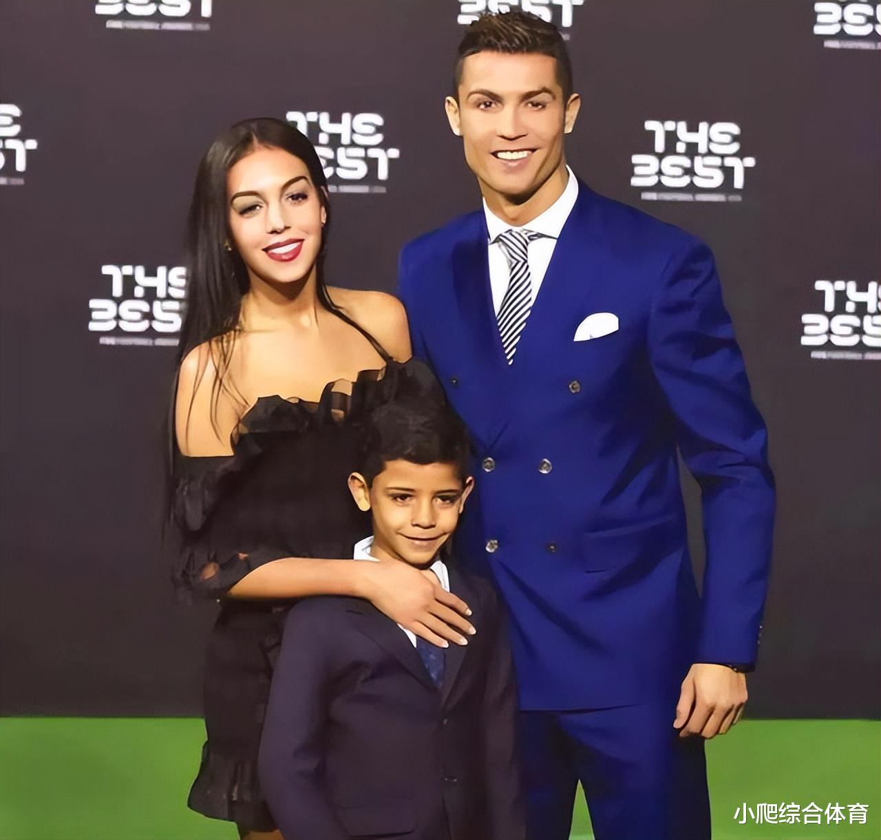 C罗|C罗儿子夭折，恐因乔妹习惯所致，身体整形超10处，胸臀脸都动过