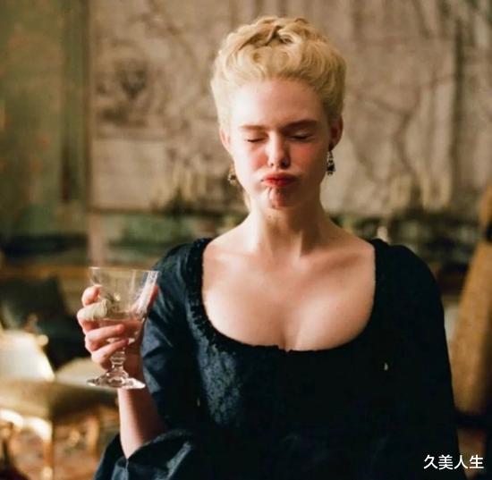 防晒 从妆造到护肤都在向《减法法则》靠拢 还顺便治好了我乱剁手的毛病？