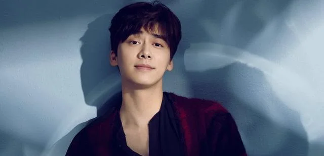 李易峰|贼喊捉贼,李易峰反被浪莎告了,肖战也曾被冒用照片