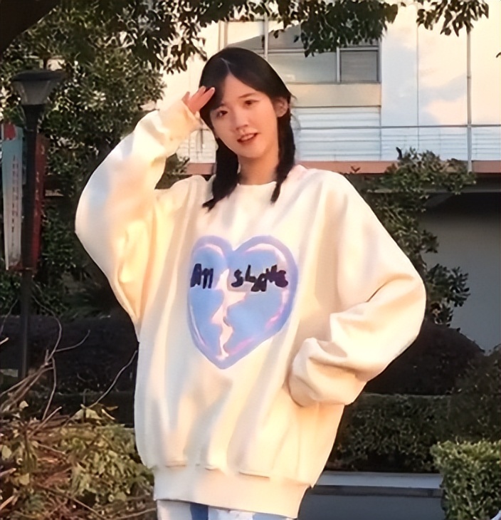 井川里予|井川里予：三天涨粉800万，被称为纯欲天花板，她到底有何魅力？