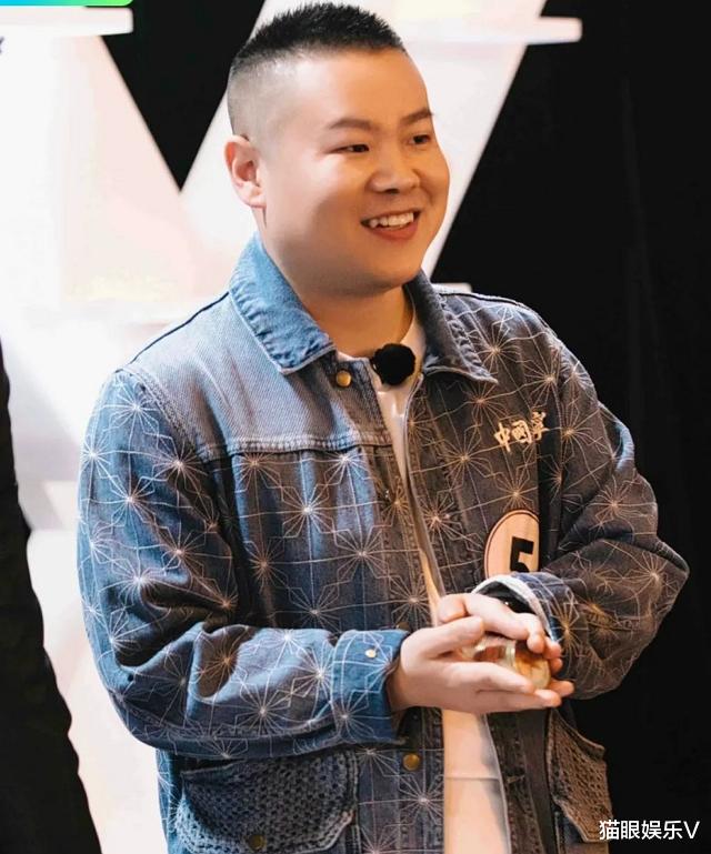 潘粤明|岳云鹏街头推销无人问津，深夜发文，感叹生活艰辛