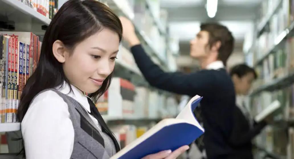 大学|谁说理科就比文科好？这5个文科专业前景甚好，收入不必理科差