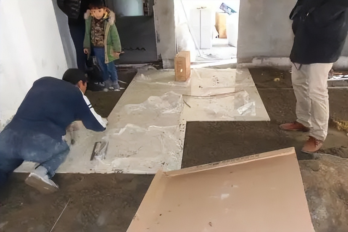 你家地砖要是铺这么厚，赶紧停工吧！整整垫高10cm，入住别后悔哭