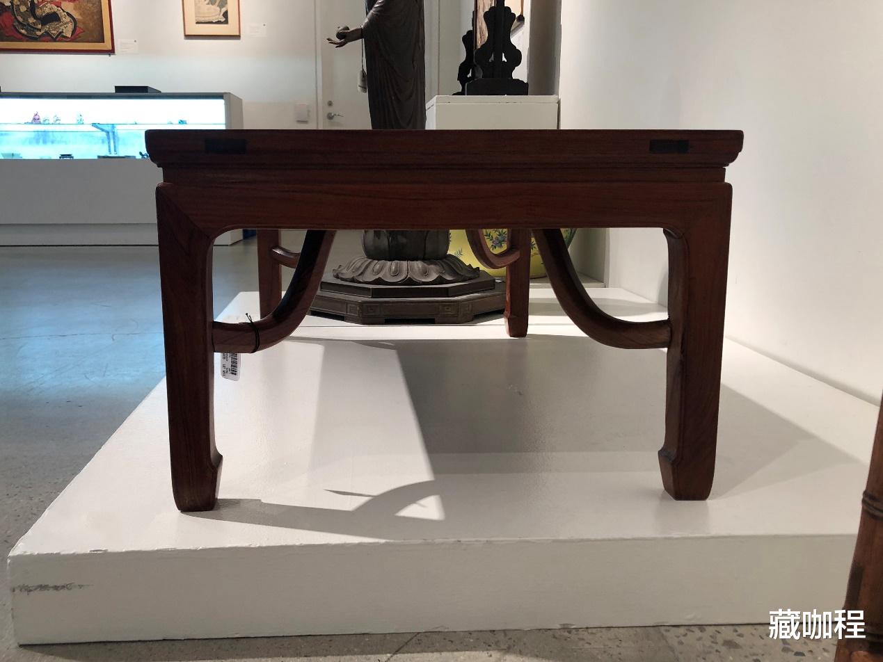 |三拼板面起拦水线,黄花梨炕桌带霸王枨的不多