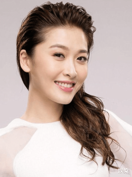 傅程鹏|傅程鹏前妻程素：捧红丈夫，陪他21年从无到有，却在41岁被抛弃