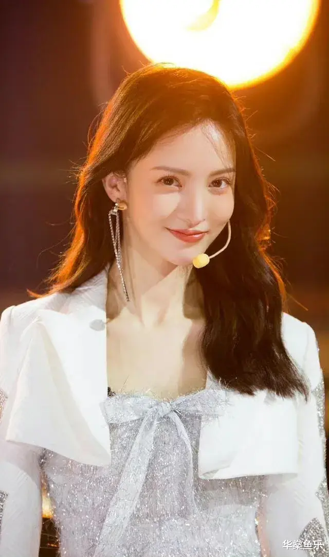 景甜|汪小菲首谈离婚风波？金晨和李斯丹妮？景甜旗袍造型又美出圈？