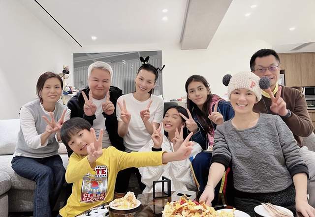 张庭陶虹传销案听证会召开,律师由大巴车接送,酒店暂时已经不开放