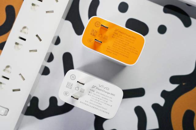 iqoo|iQOO 120W 氮化镓闪充头，高完成度的原厂迷你充电器