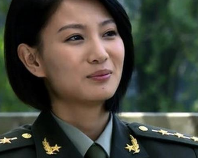 任长霞|“穿着暴露”就别演女警,这5位女星告诉你,教养是刻在骨子里的