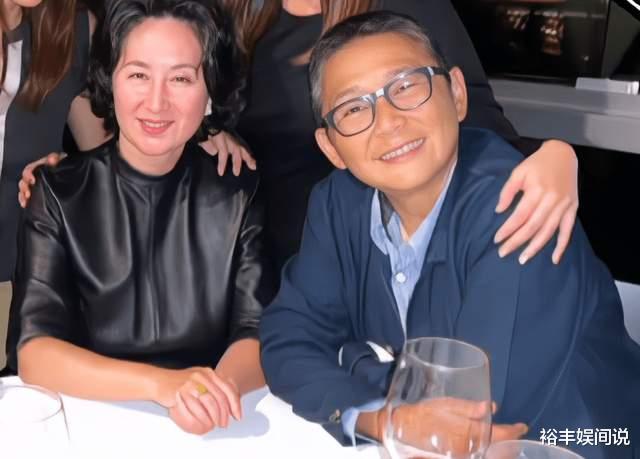 何超琼|两大“奇女子”罕有同框！何超琼知己酷劲十足，李嘉诚知己好优雅