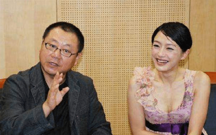 范伟|57岁范伟的媳妇，原来是我们熟悉的她，难怪范伟会离开赵本山