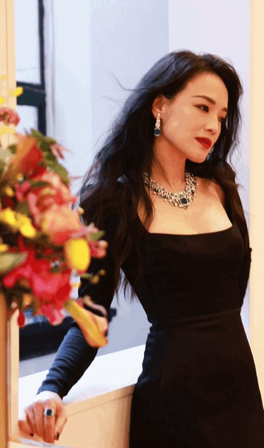 抖音|挖一挖堪比时尚宫斗剧的九月刊最“不为人知”的内幕