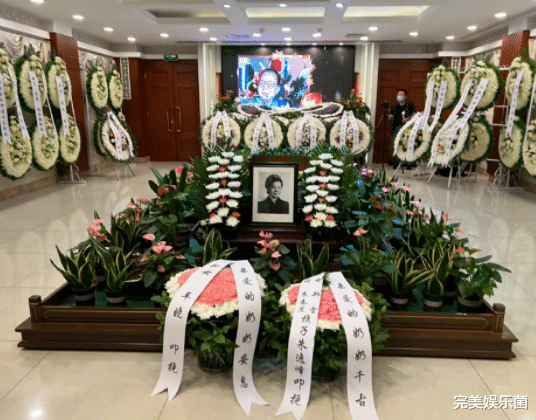 田华|演员车晓晒告别现场照,眼含热泪显悲痛,94岁田华忆过往峥嵘岁月