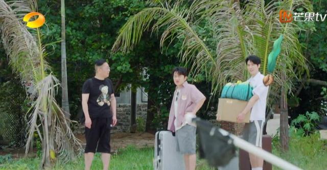 李荣浩该走不走让《向往》再封神，也逼出了张艺兴藏两季的心里话