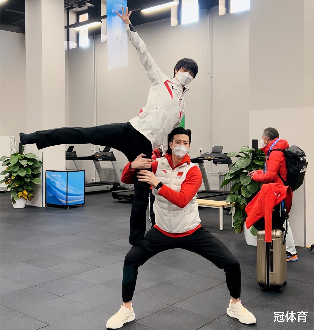 羽生结弦|收信2万封！羽生结弦鞠躬感谢中国粉丝：作为日本人很高兴