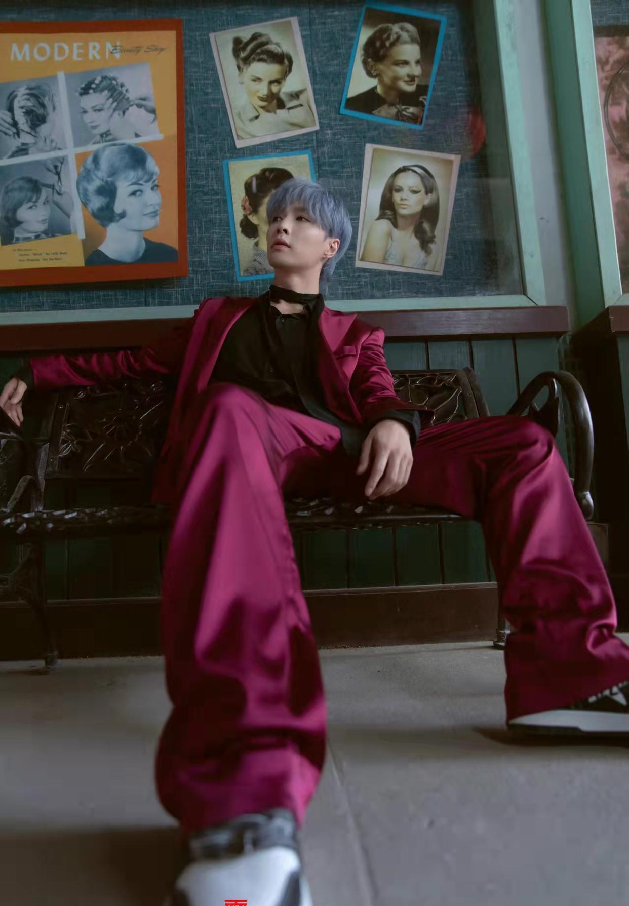 张艺兴|出国就变坏?张艺兴和法制咖抱团,粉丝回应:以后合照得做背调了