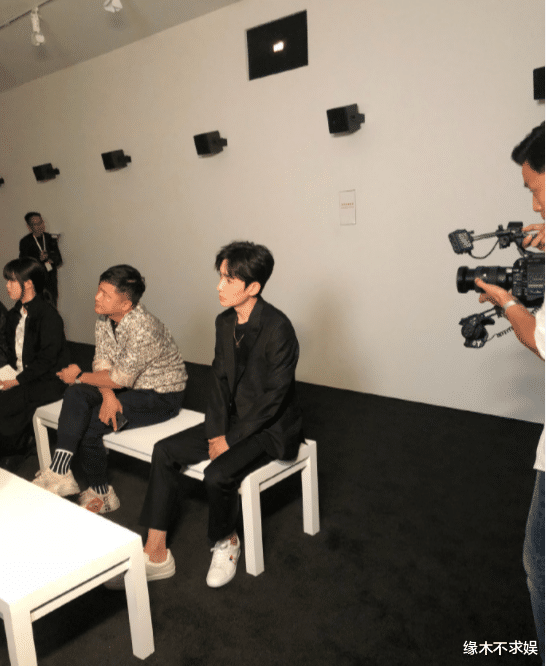 朱一龙|朱一龙现实中长啥样?线下被拍生图,网友:令人意外