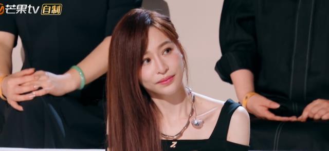 Twins|《乘风破浪》Twins含泪再唱成名曲，王心凌放弃合唱很恰当