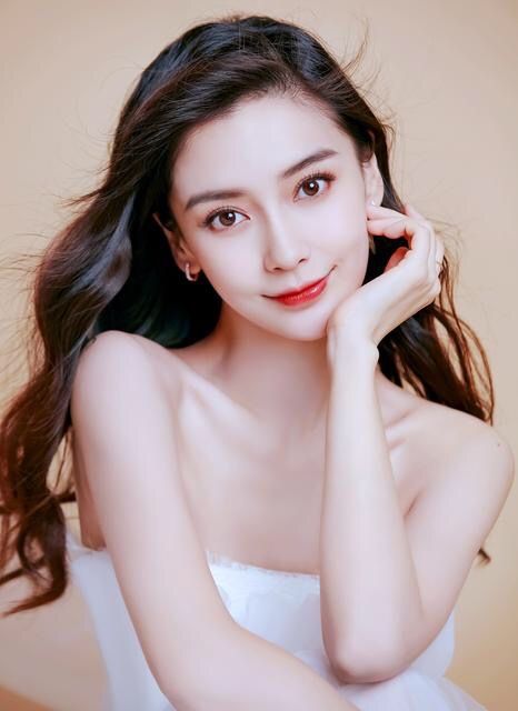 发型 你是适合扎发还是披发？主要就看这两个因素，和脸型没什么关系
