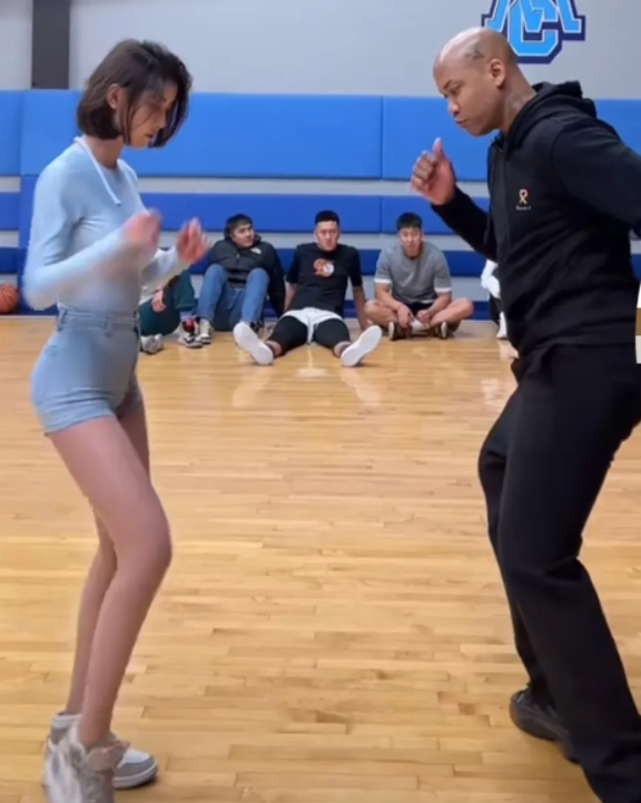 |聂小雨线下视频被曝光,现实中的她又矮又黑,粉丝们一时难以接受