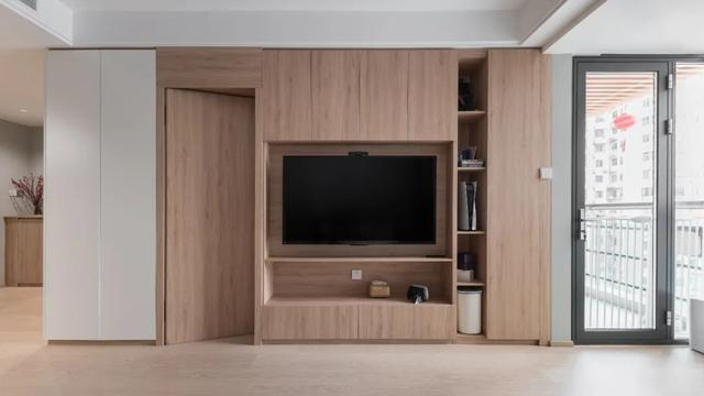 头痛!玄关无鞋柜,厨房很紧逼,餐桌挤角落!看设计师逆天改户型